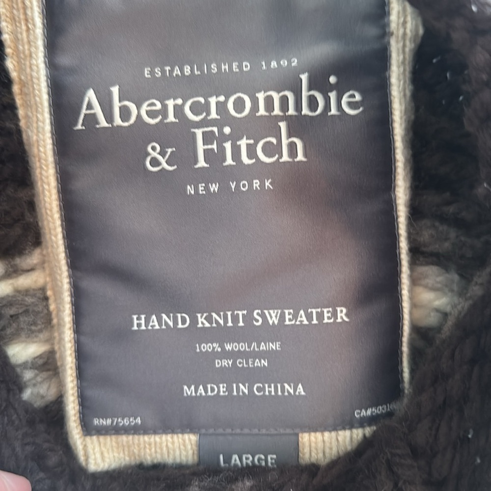 Abercrombie Men’s Hand Knit Sweater - Picture 2 of 3